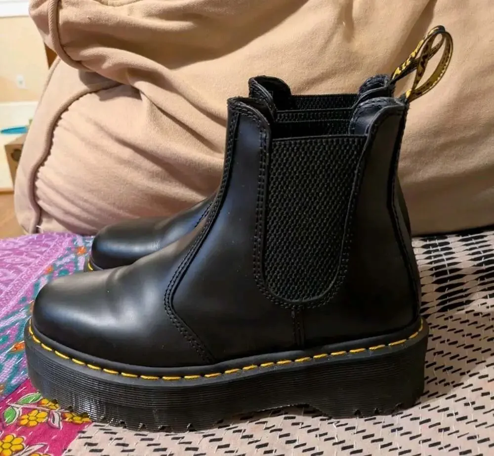 Dr. Martens 2976 Quad Black Smooth Leather Platform Chelsea Boots Women’s Size 7